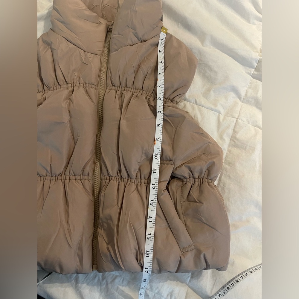 *NEW* Women’s Cropped Puffer Vest in Taupe | Size M - Picture 6 of 6